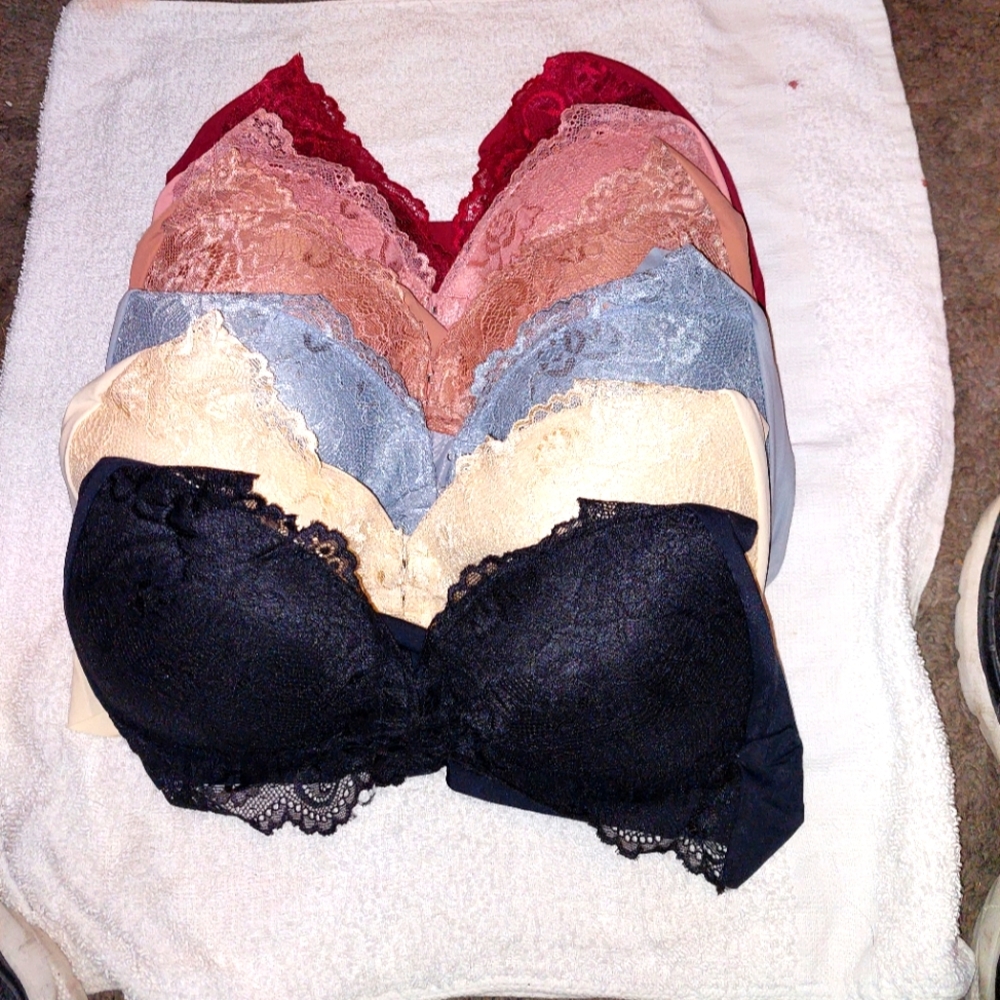 42C, front closure, wonder bras